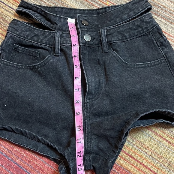 Le Lis Collection Black Denim Shorts - Picture 7 of 8